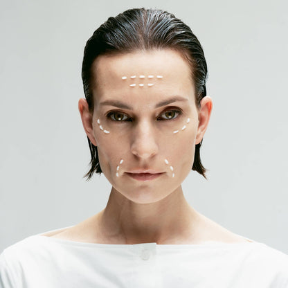 Concentré Local Tenseur A43
Complexe de peptides inhibiteurs 10% + Acide hyaluronique