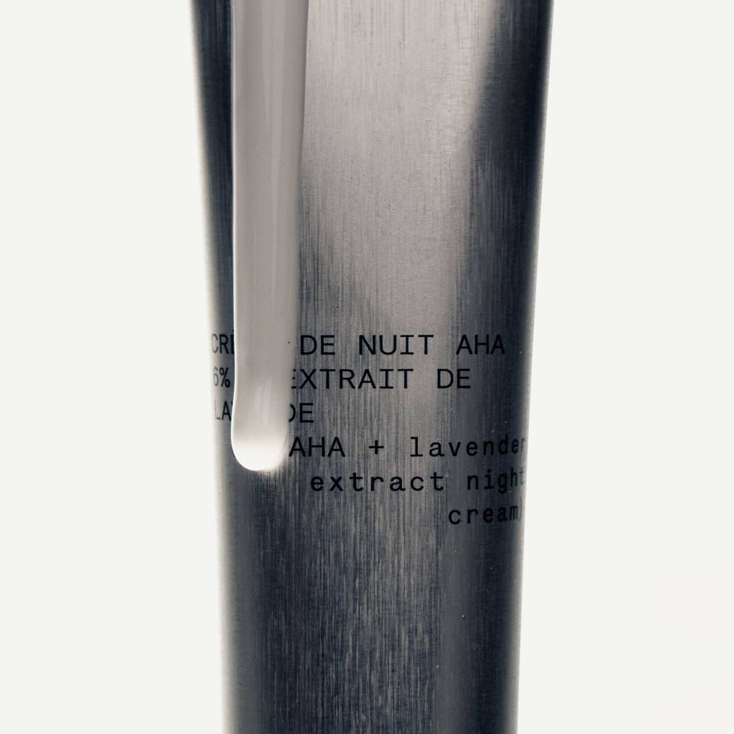 Crème de Nuit Exfoliante L66
AHA 6 % + Extrait de lavande